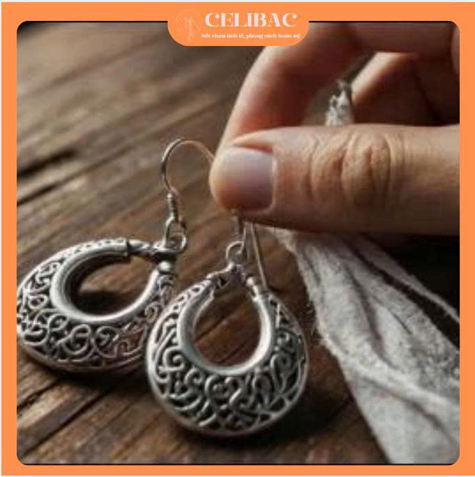Bông tai bạc bị xỉn màu